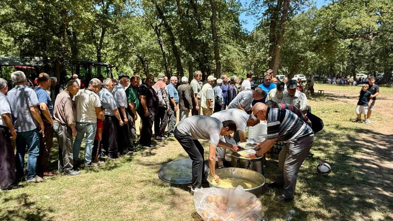 ÇANAKKALE’NİN ÇAN İLÇESİNE BAĞLI DEREOBA KÖYÜNDE GELENEKSEL HAYIR ETKİNLİĞİ 2 BİN KİŞİNİN KATILIMI...