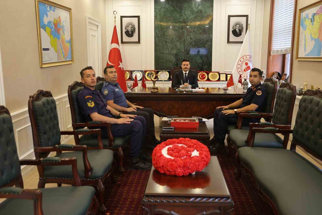 ÇANAKKALE’NİN GÖKÇEADA İLÇESİNDE YAKLAŞAN BAYRAM TATİLİ ÖNCESİNDE ADAYA GELECEK MİSAFİRLERİN HUZUR...