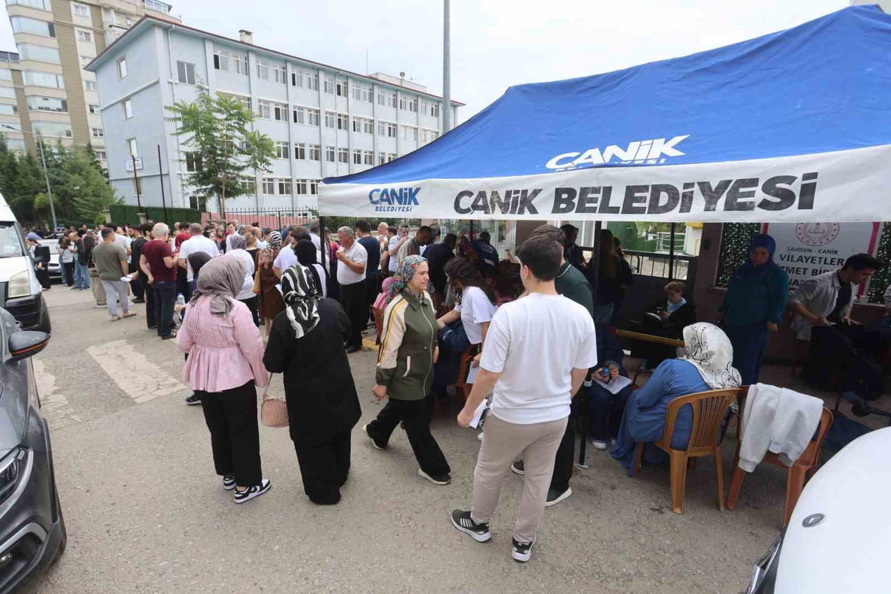 CANİK BELEDİYESİ, YÜKSEKÖĞRETİM KURUMLARI SINAVI (YKS) GÜNÜ İLÇEDE KURDUĞU DESTEK AĞIYLA...