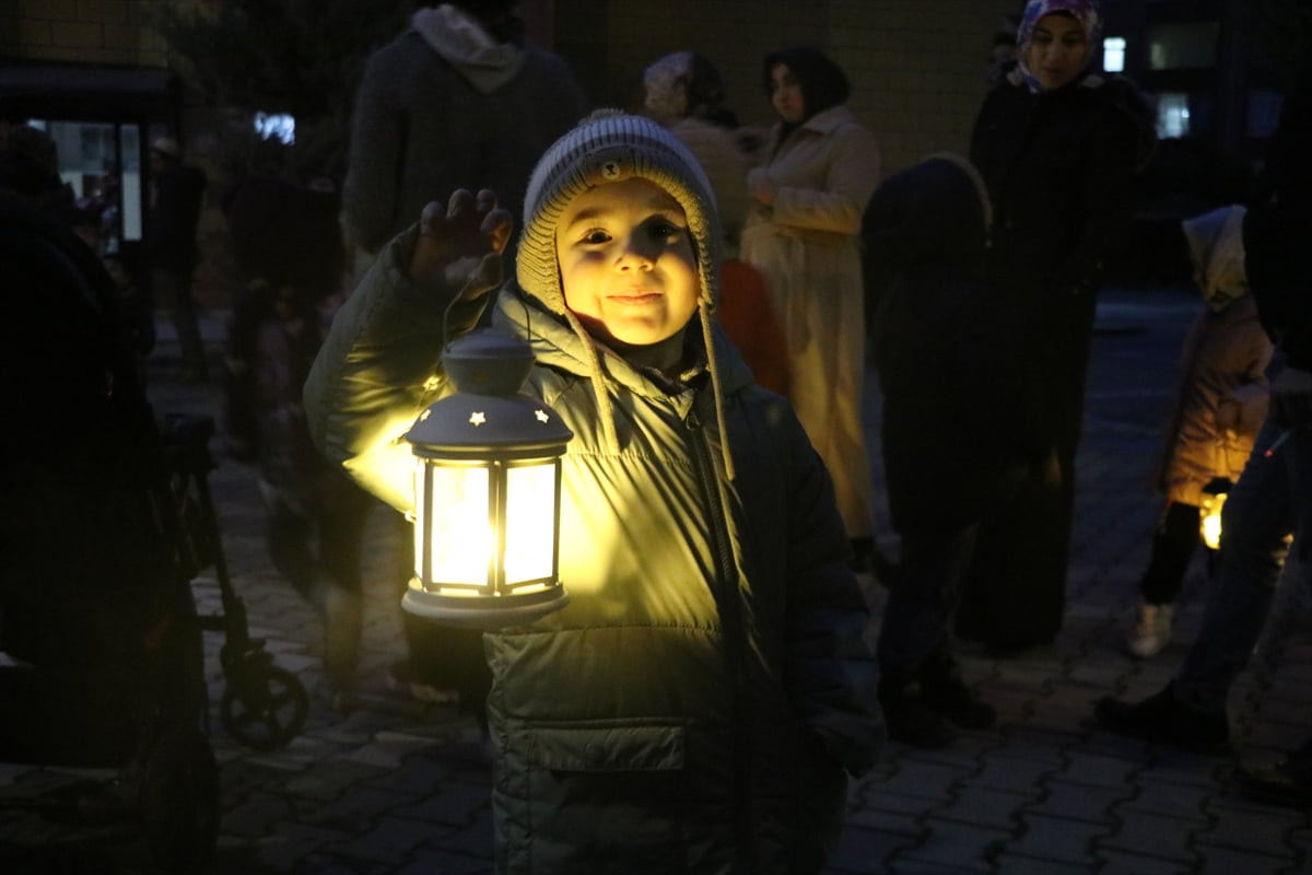 Çankırı'da 4-6 yaş Kur'an kursu öğrencileri tarafından ramazan ayını karşılamak için fener alayı...