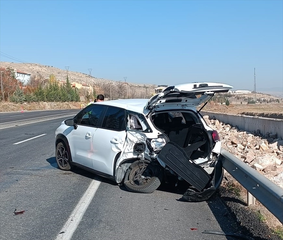 Çankırı'da ambulansla otomobilin çarpıştığı kazada 1 kişi yaralandı.