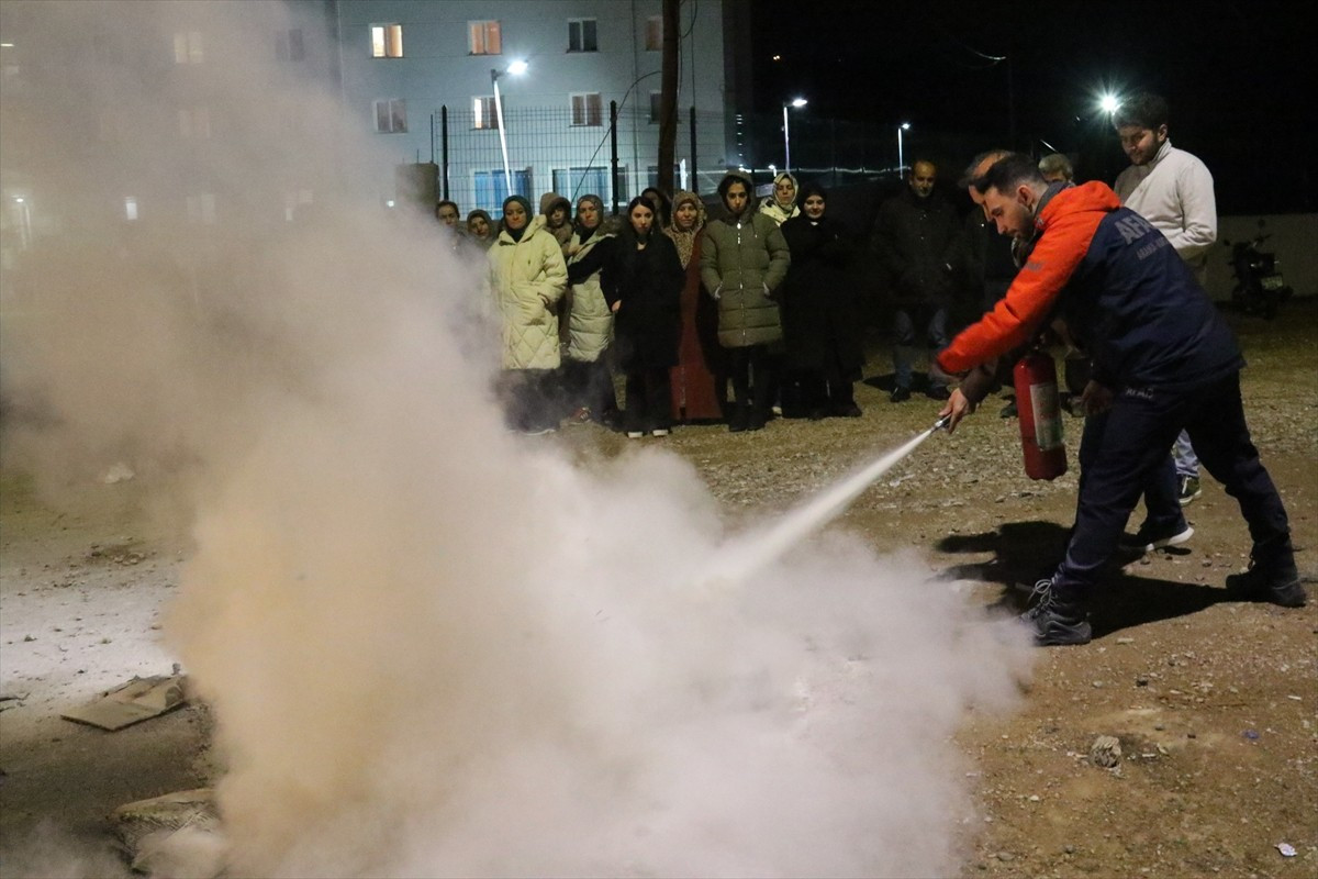 Çankırı'da, Gençlik ve Spor Bakanlığının kız ve erkek yurtlarında yangın tatbikatı...