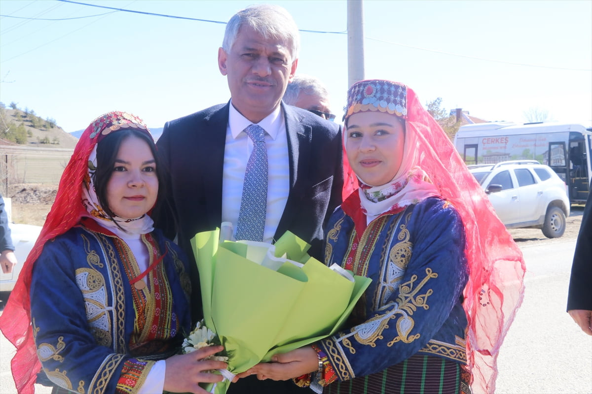 Çankırı'nın Çerkeş ilçesinde yapılan "Kemer Köprü Halk Kütüphanesi" düzenlenen törenle açıldı....