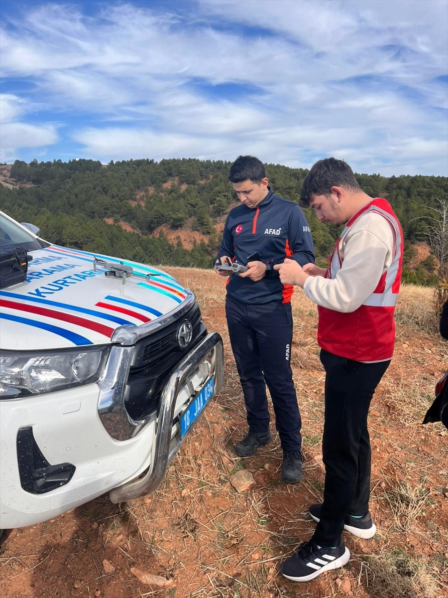 Çankırı'nın Yapraklı ilçesinde haber alınamayan 30 yaşındaki kişinin bulunması için çalışma...