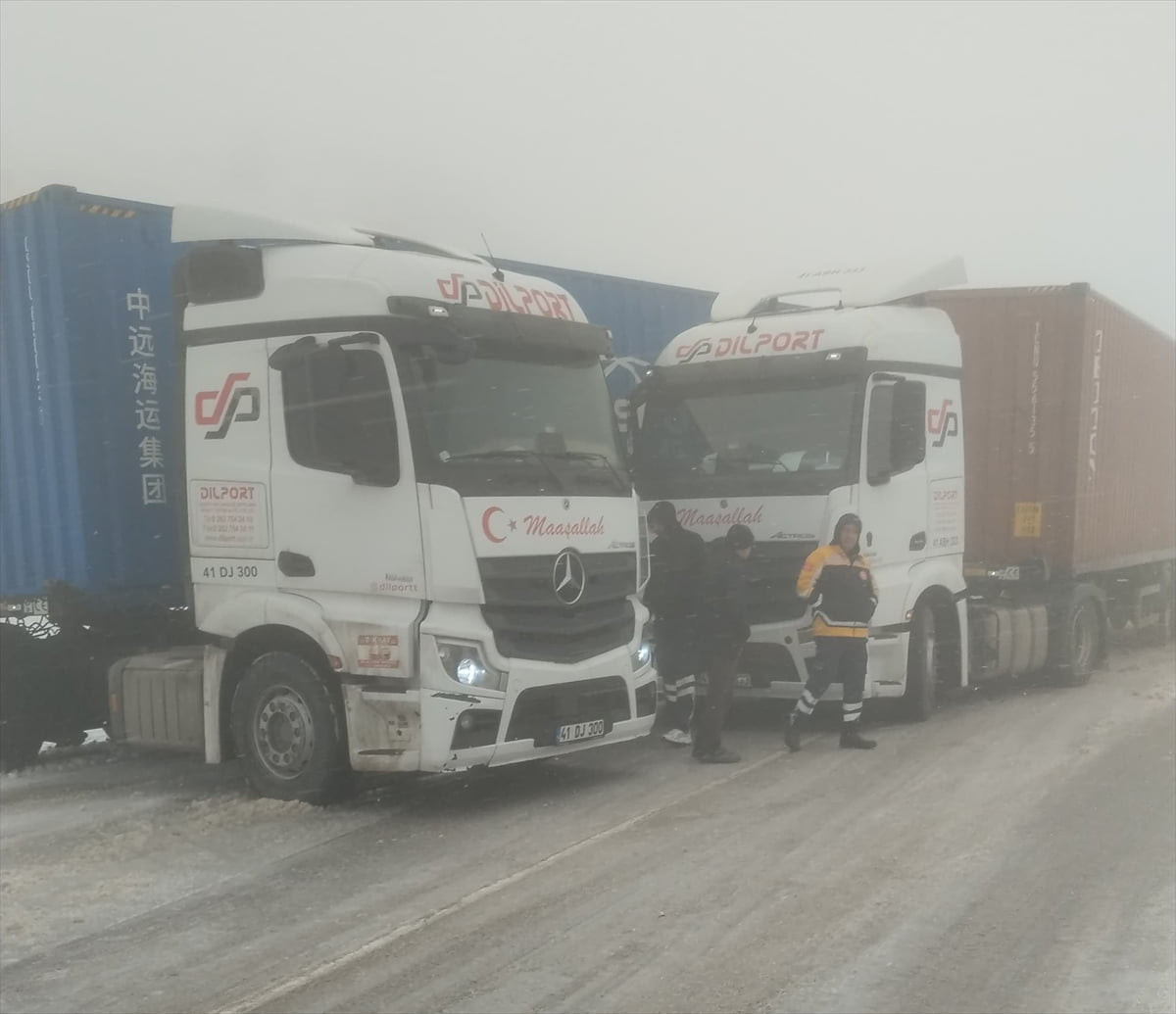 Çankırı'nın yüksek kesimlerinde etkili olan kar yağışı nedeniyle ulaşımda aksama meydana geldi....