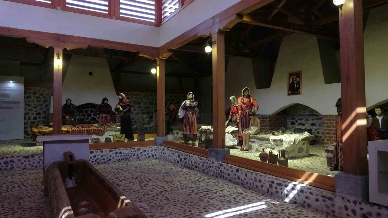 ÇANKIRI’DA 2. ABDÜLHAMİD HAN TARAFINDAN YAPTIRILAN TARİHİ ÇAMAŞIRHANEDE, DÖNEMİN MAHALLE KÜLTÜRÜ...