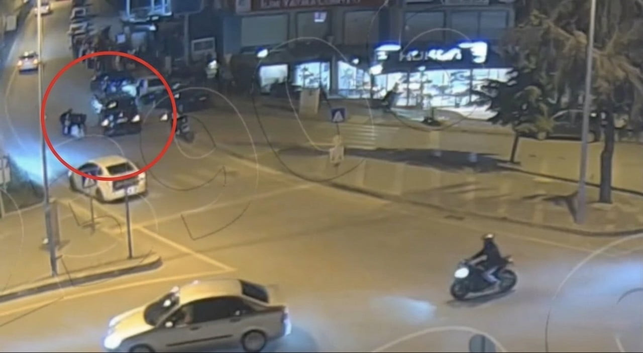 ÇANKIRI’DA YEDİĞİ KEK BOĞAZINA KAÇAN SÜRÜCÜ, POLİSİN HEİMLİCH MANEVRASIYLA KURTULDU. O ANLAR...