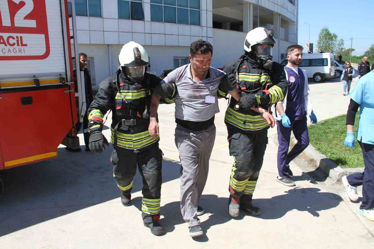 ÇARŞAMBA DEVLET HASTANESİ TARAFINDAN GERÇEKLEŞTİRİLEN KAPSAMLI AFET VE ACİL DURUM TATBİKATINDA...