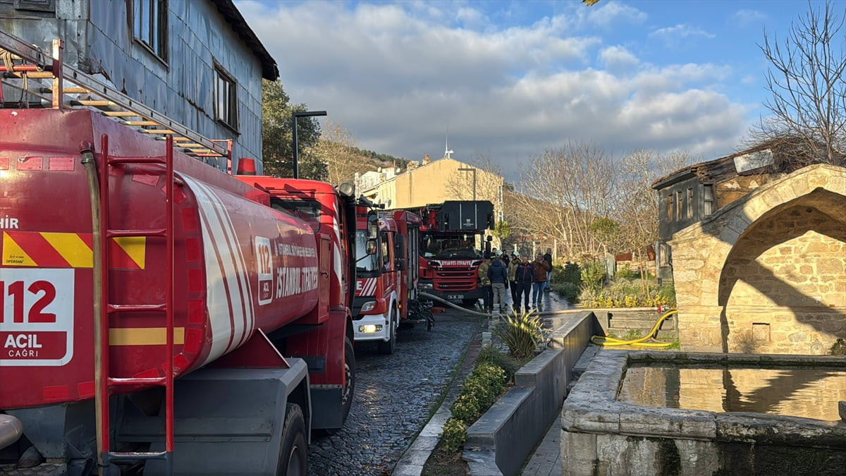 Çatalca'da tek katlı evde çıkan yangın, itfaiye ekiplerince söndürüldü.