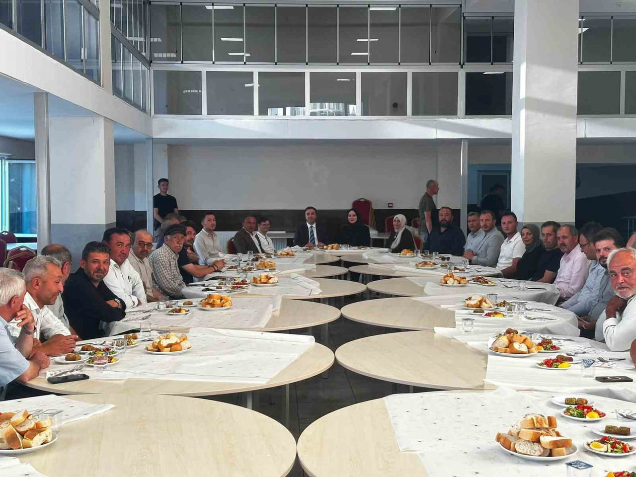 ÇAVDARHİSAR KAYMAKAMI MURAT AK’A VEDA PROGRAMI DÜZENLENDİ
