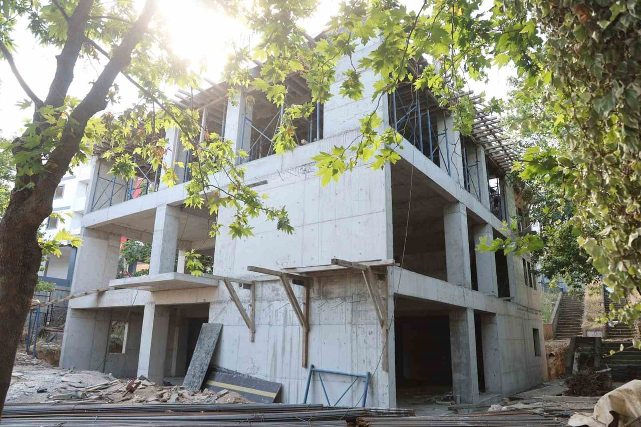 ÇAYIROVA'DA VATANDAŞLARDAN GELEN TALEPLER ÜZERİNE ÖZGÜRLÜK MAHALLESİ'NDE İNŞASINA BAŞLANAN YENİ...
