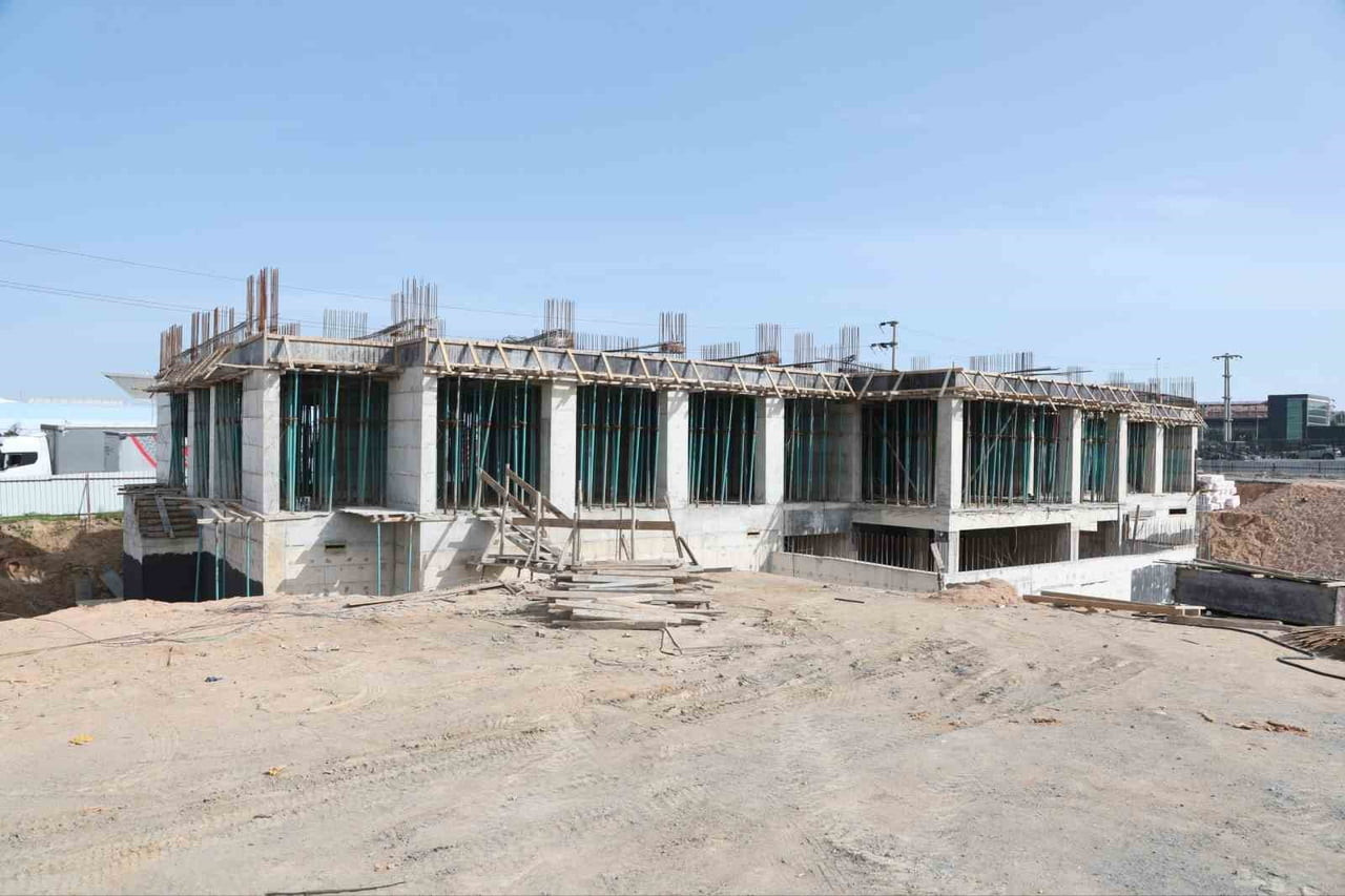 ÇAYIROVA'DA YAPIMI DEVAM EDEN 200 YATAKLI DEVLET HASTANESİ İLE MESLEK LİSESİ PROJELERİNDE İNŞAAT...