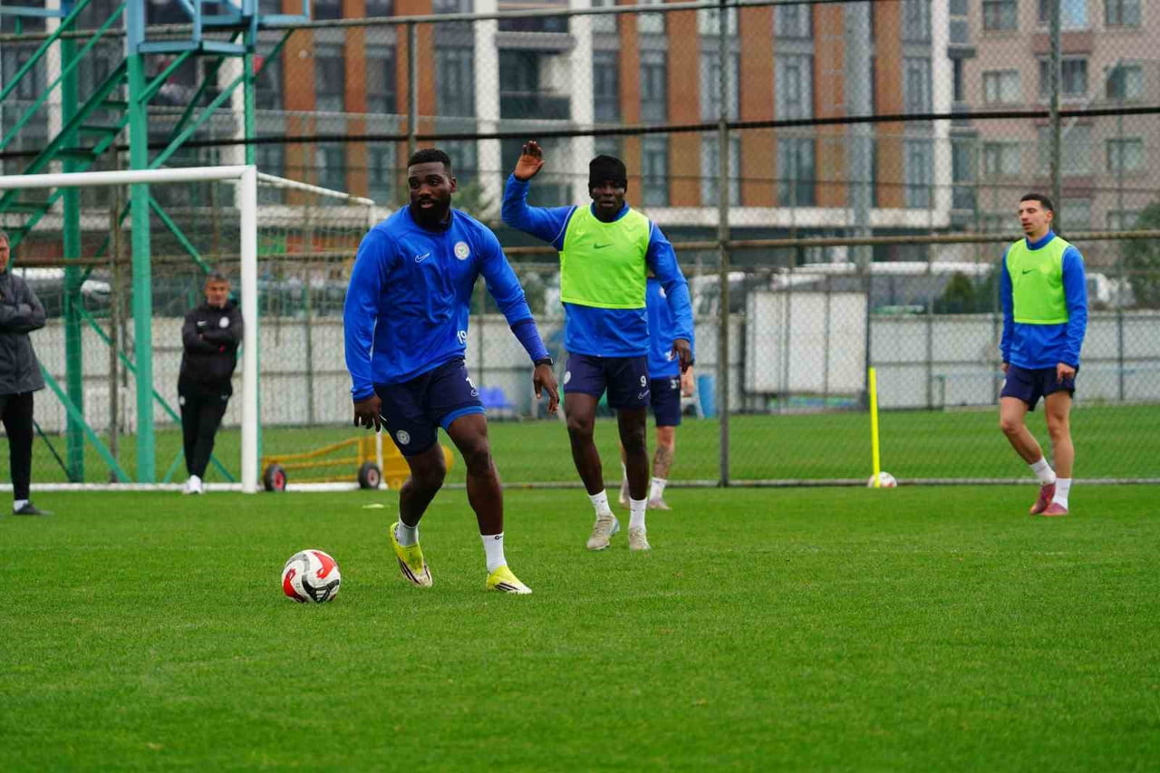 ÇAYKUR RİZESPOR, SAMSUNSPOR İLE OYNAYACAĞI KARŞILAŞMANIN HAZIRLIKLARINA BAŞLADI.