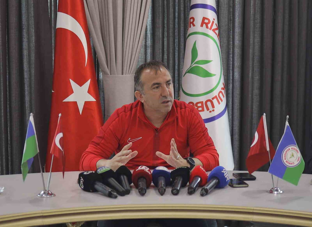 ÇAYKUR RİZESPOR TEKNİK DİREKTÖRÜ RECEP UÇAR "HER TAKIMIN İNİŞLERİ ÇIKIŞLARI OLUYOR, BÜTÜN TAKIMLAR...
