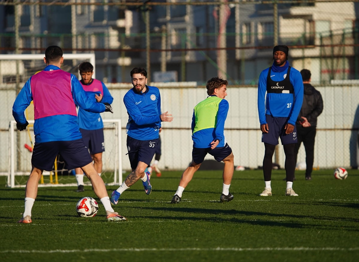 Çaykur Rizespor, Trendyol Süper Lig'in 26. haftasında deplasmanda oynayacağı Trabzonspor maçının...