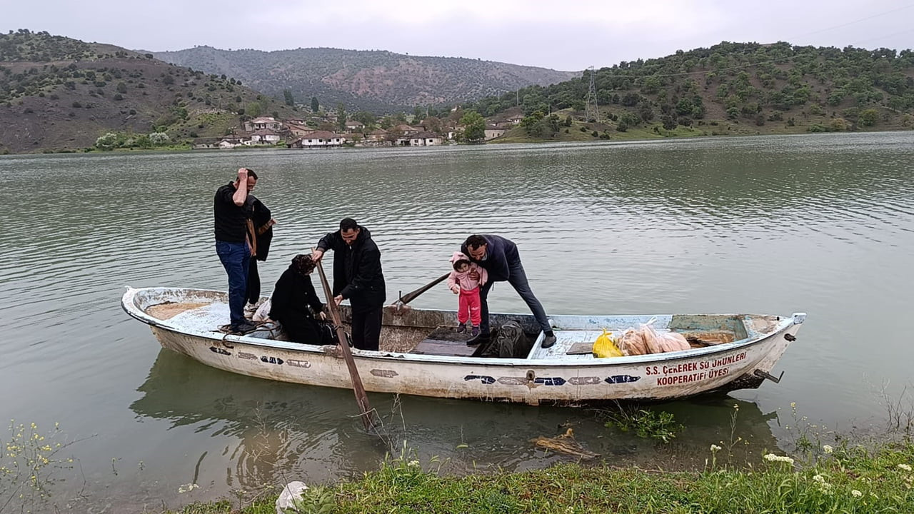 ÇEKEREK İLÇESİNDE ETKİLİ OLAN YAĞIŞLARIN ARDINDAN BAZI YOLLAR SULAR ALTINDA KALINCA, ULAŞIMDA...