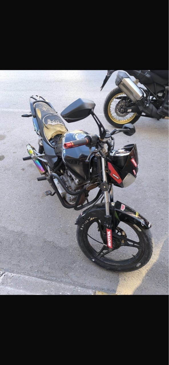ÇEKME BELGELİ VE PLAKASIZ MOTOSİKLETLE YOLA ÇIKTINCA 105 BİN TL CEZA KAÇINILMAZ OLDU