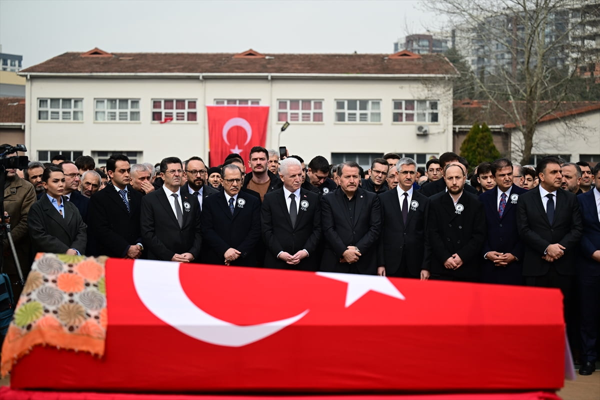 Çekmeköy'de görev yaptığı okulda bir öğrencinin bıçaklı saldırısı sonucu hayatını kaybeden...