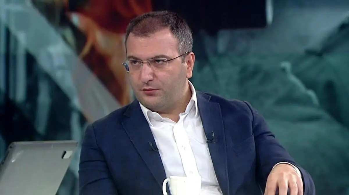Cem Küçük istifa etti mi