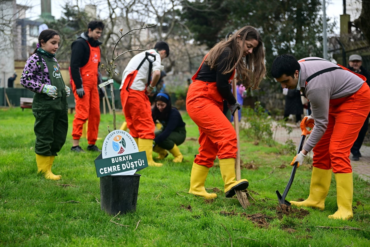 Cemre Vakfı gönüllüleri, Yaşlılar Haftası kapsamında Çekmeköy Şehit Onur Ensar Ayanoğlu Huzurevi...