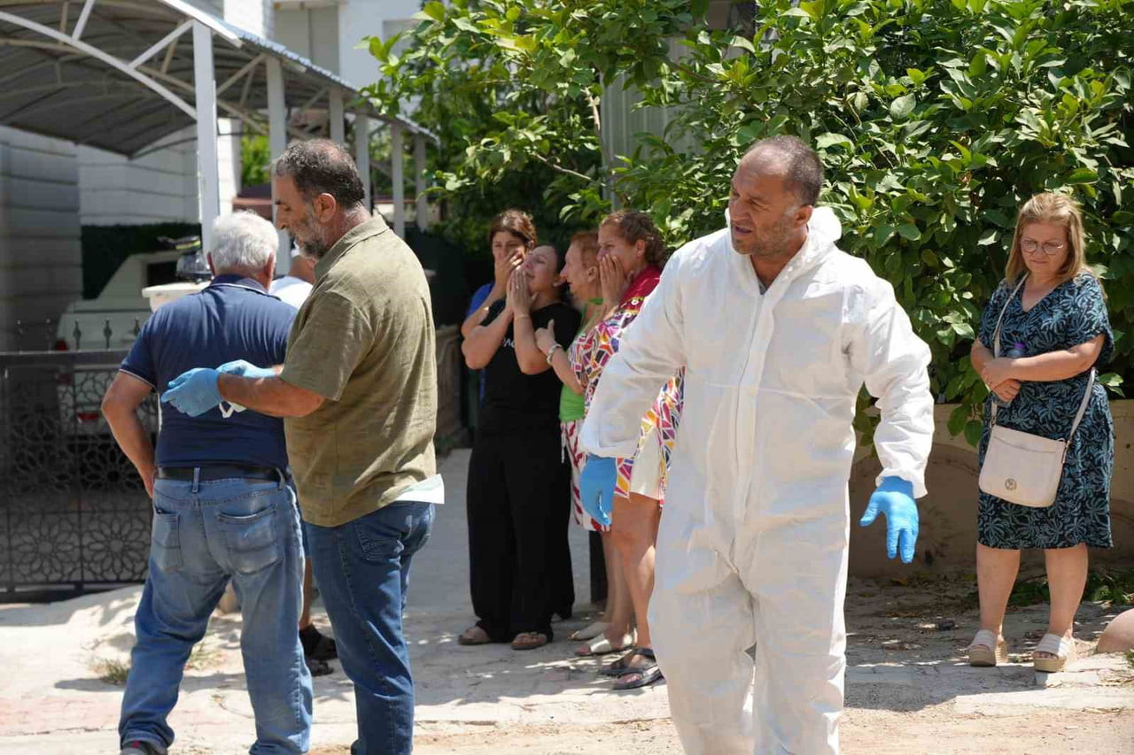 CENAZE MORGA KALDIRILIRKEN, YAKINLARI GÖZYAŞI DÖKTÜ