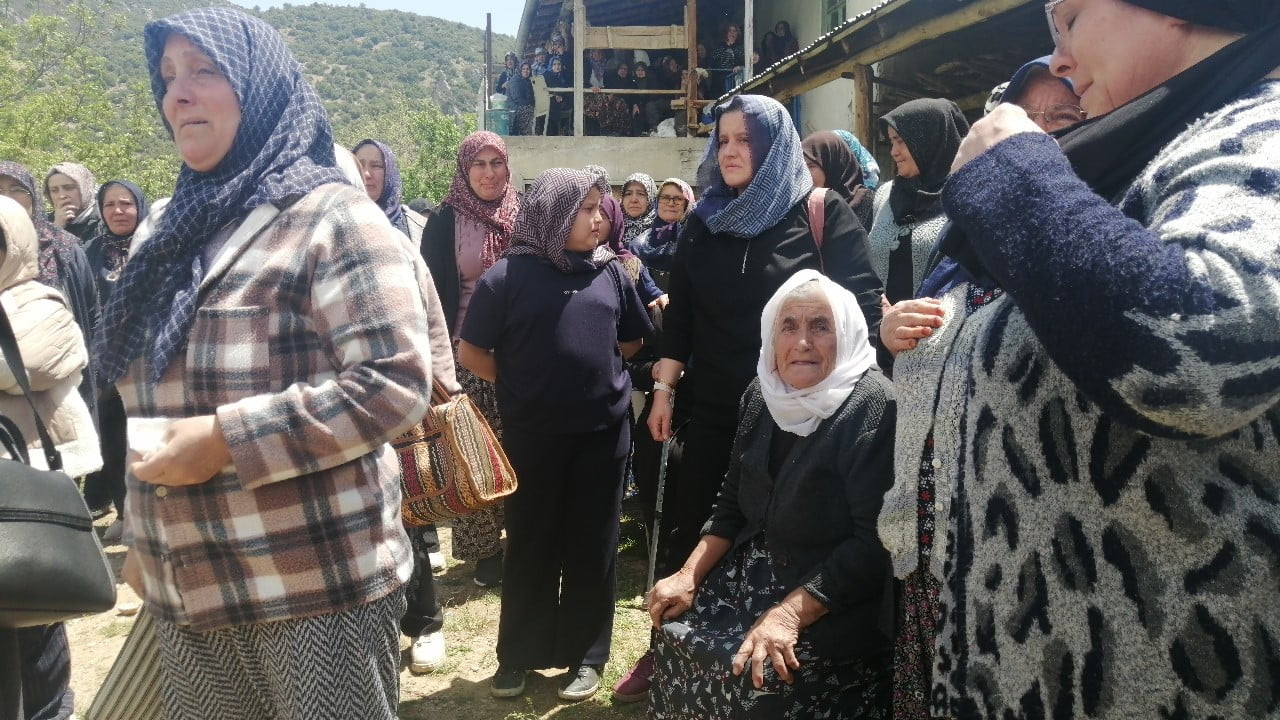 CENAZELER, BUGÜN MEMLEKETLERİ ISPARTA'NIN YALVAÇ İLÇESİNE GETİRİLDİ. AŞAĞI TIRTAR KÖYÜ CAMİİNDE...