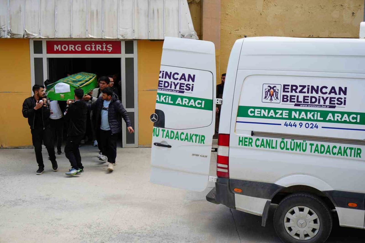 CENAZELER, ERZİNCAN MENGÜCEK GAZİ EĞİTİM VE ARAŞTIRMA HASTANESİ MORGUNDAKİ İŞLEMLERİN ARDINDAN...