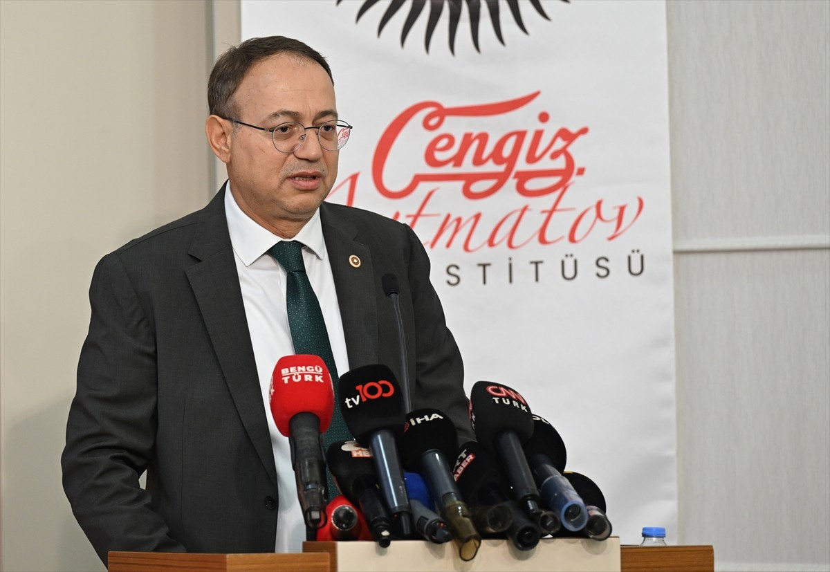 Cengiz Aytmatov'un eseri "Cemile'nin, ortak Türk Alfabesi ile hazırlanan özel basımı" ile "Ulu...