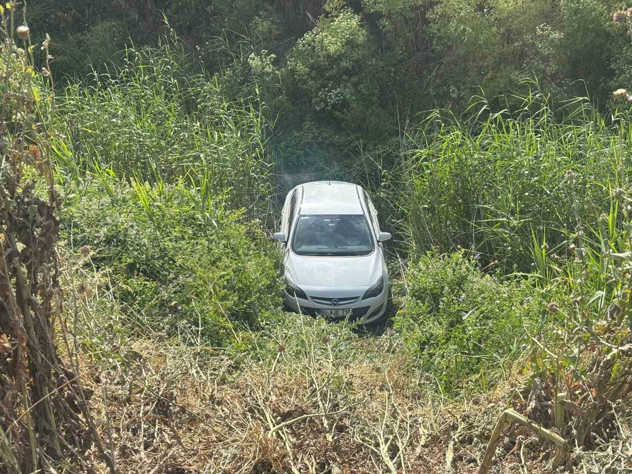 ÇERKEZKÖY İLÇESİNDE MEYDANA GELEN TRAFİK KAZASINDA, YOKUŞ YUKARI ÇIKMAYA ÇALIŞAN BİR OTOMOBİL...