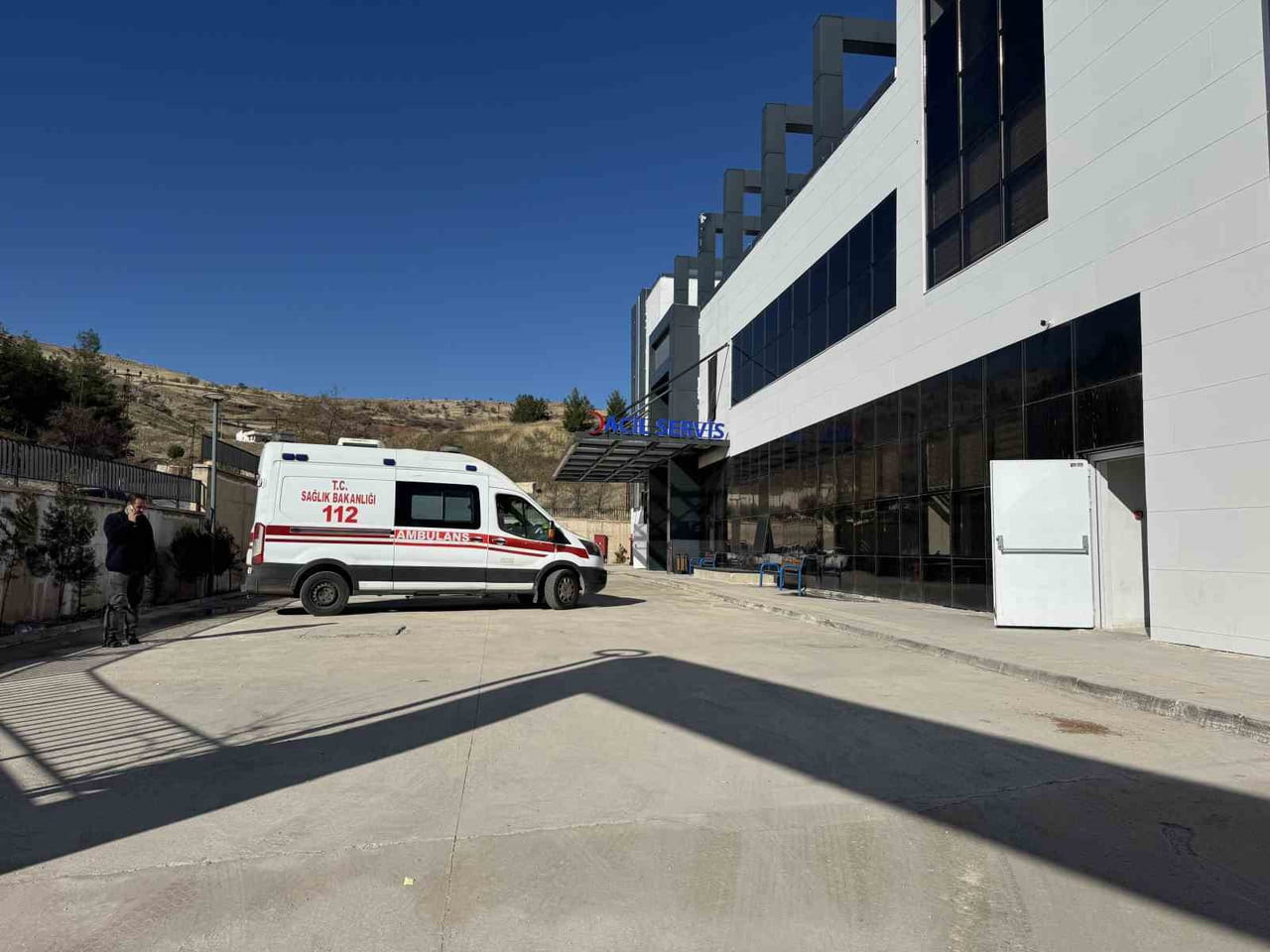 ÇERMİK DEVLET HASTANESİ ACİL SERVİS ÖNÜ