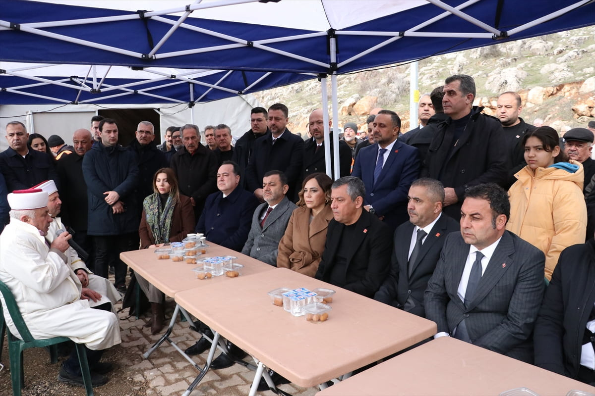 Çeşitli programlara katılmak üzere Adıyaman'a gelen CHP Genel Başkanı Özgür Özel, Gölbaşı...