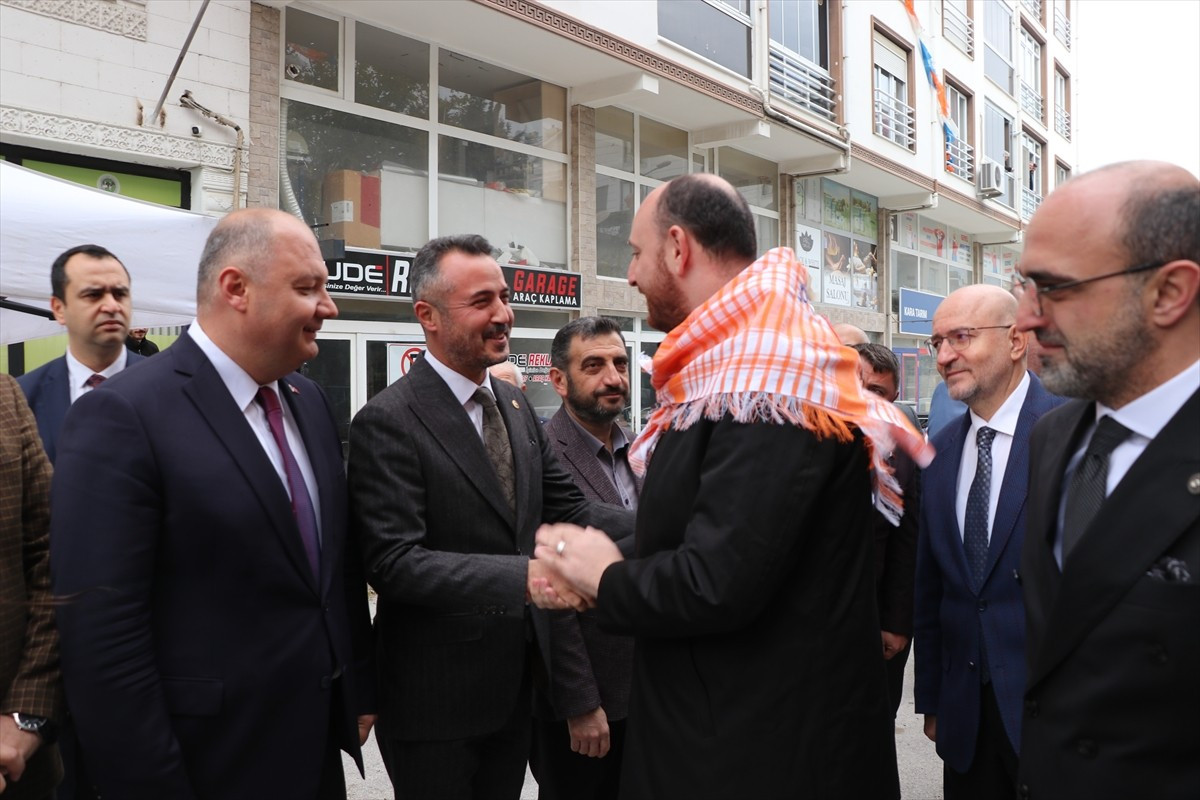 Çeşitli temaslarda bulunmak üzere Burdur'a gelen AK Parti Genel Başkan Yardımcısı Ahmet Büyükgümüş...