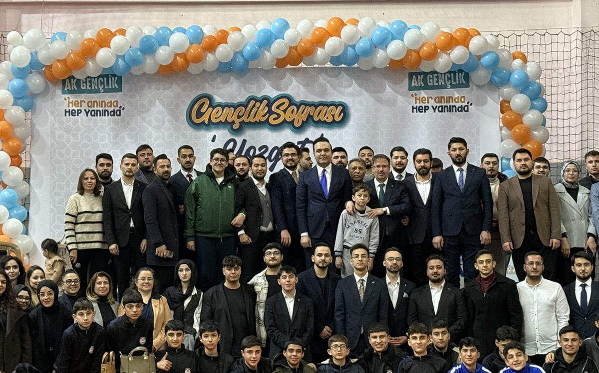 Çeşitli ziyaretlere bulunmak üzere Yozgat'a gelen Yusuf İbiş, partisinin gençlik kollarınca Rıza...