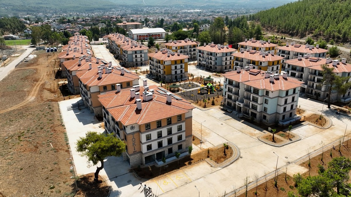 Çevre, Şehircilik ve İklim Değişikliği Bakanı Murat Kurum, 500 Bin Sosyal Konut Projesi için Toplu...