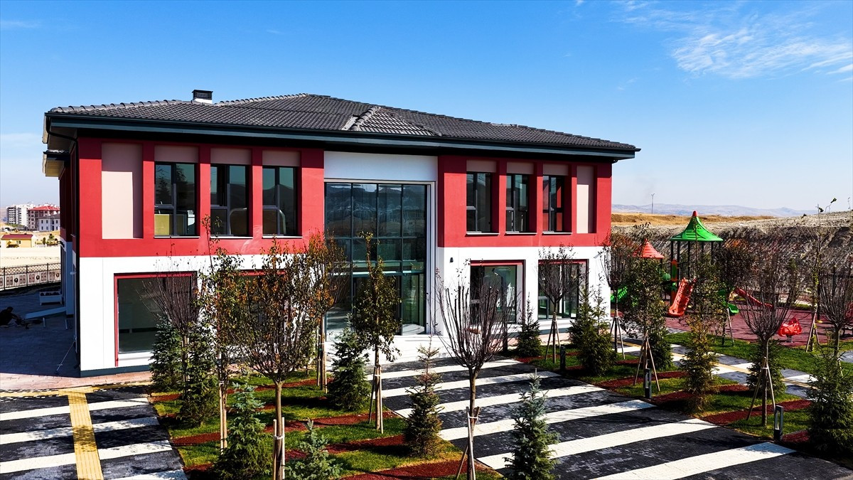 Çevre, Şehircilik ve İklim Değişikliği Bakanı Murat Kurum, 81 ili kapsayan 500 bin sosyal konut...