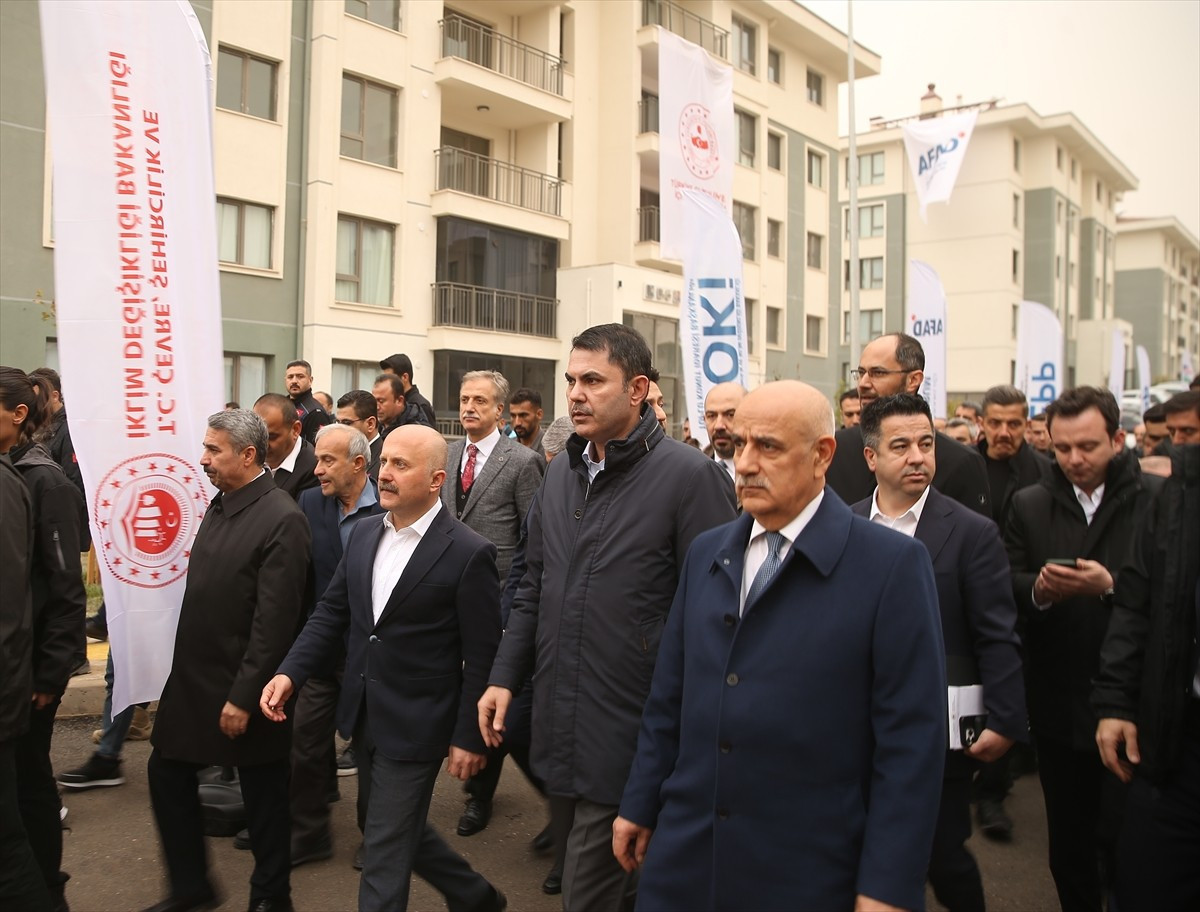 Çevre, Şehircilik ve İklim Değişikliği Bakanı Murat Kurum, Adıyaman'da yapılan İndere Kalıcı...