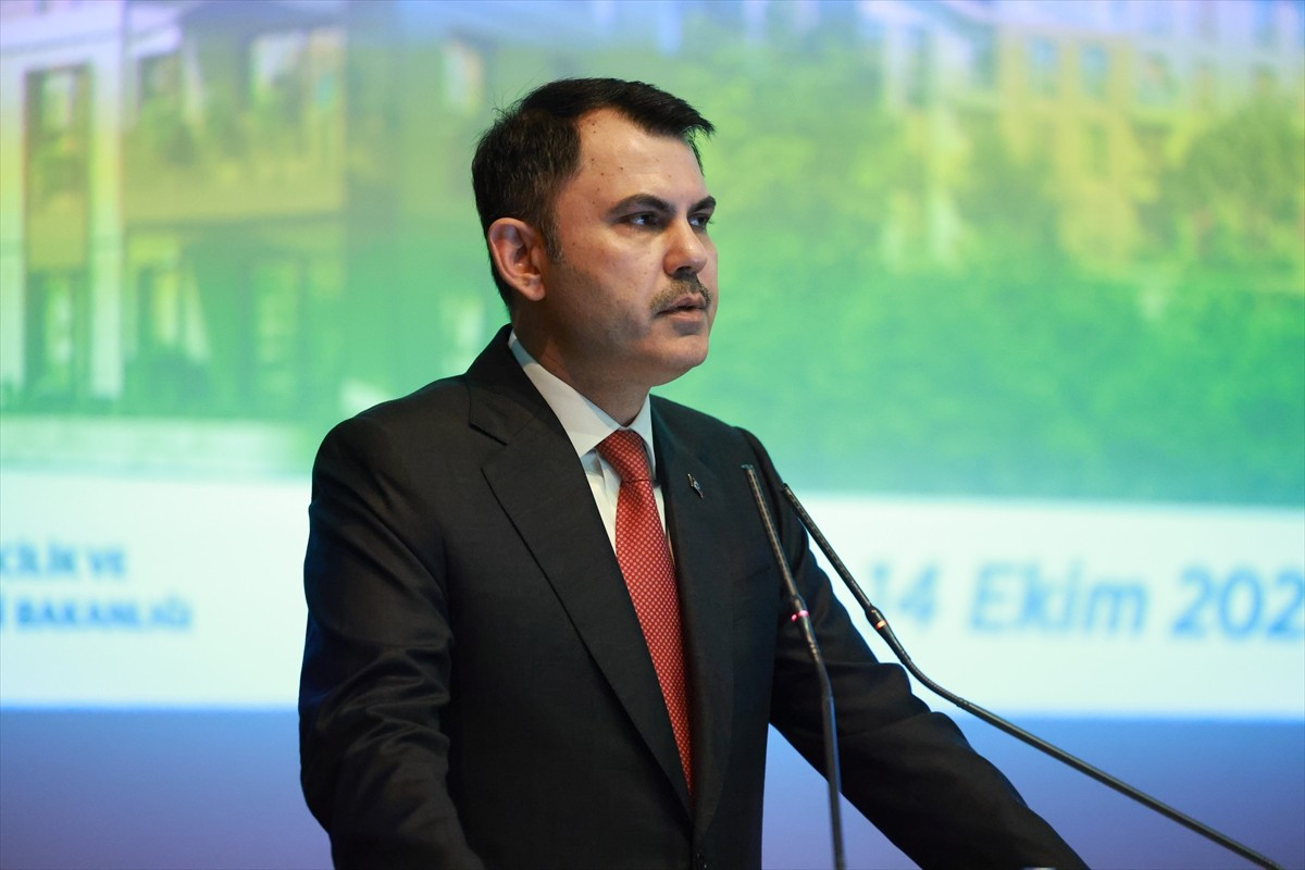 Çevre, Şehircilik ve İklim Değişikliği Bakanı Murat Kurum, AK Parti Genel Merkezi'nde düzenlenen...