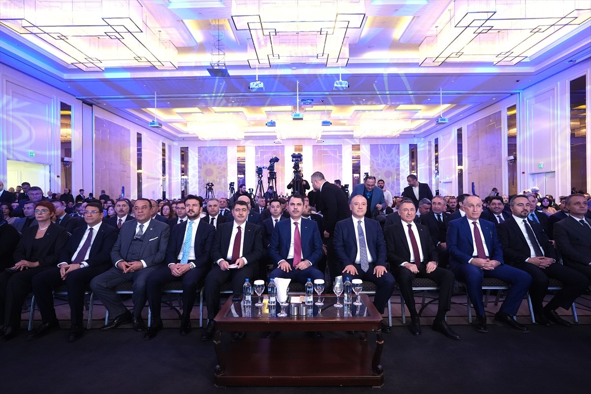 Çevre, Şehircilik ve İklim Değişikliği Bakanı Murat Kurum, Ankara Genç İş İnsanları Derneği...