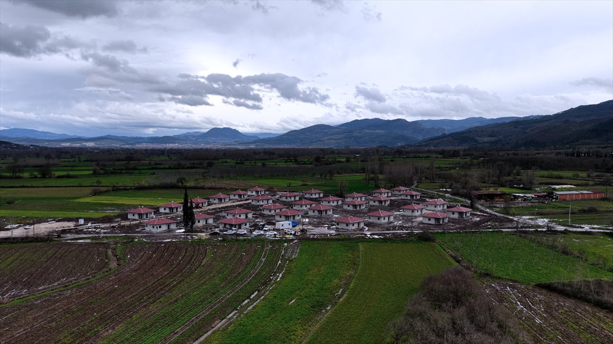 Çevre, Şehircilik ve İklim Değişikliği Bakanı Murat Kurum, Balıkesir'in Sındırgı ilçesinde meydana...