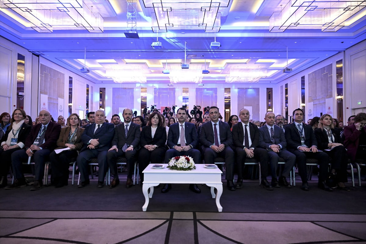 Çevre, Şehircilik ve İklim Değişikliği Bakanı Murat Kurum, Bilkent Otel'de düzenlenen COP31 Sivil...