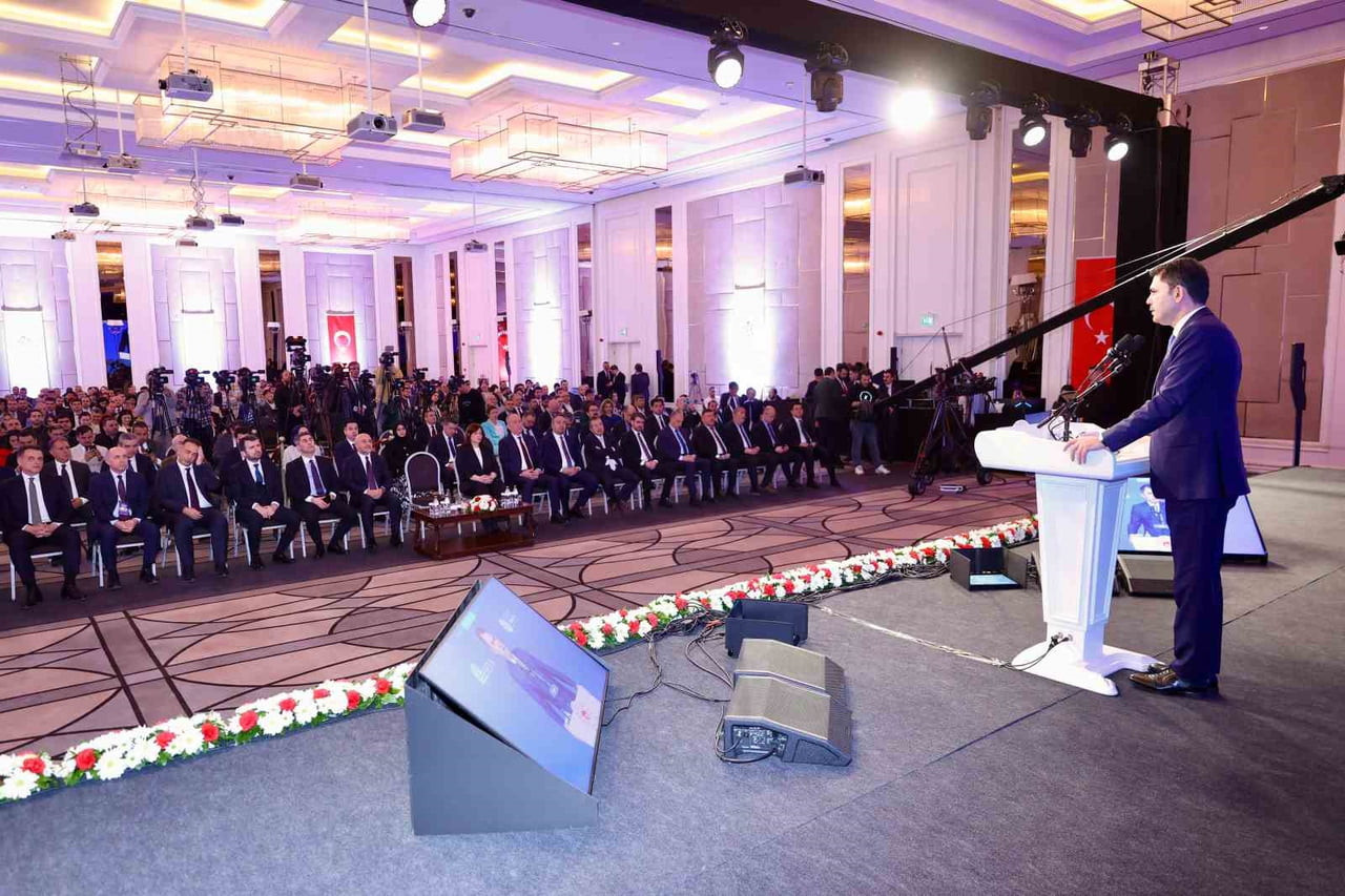 ÇEVRE, ŞEHİRCİLİK VE İKLİM DEĞİŞİKLİĞİ BAKANI MURAT KURUM, BÖLGEDE YAŞANAN SAVAŞLARIN ENERJİ...