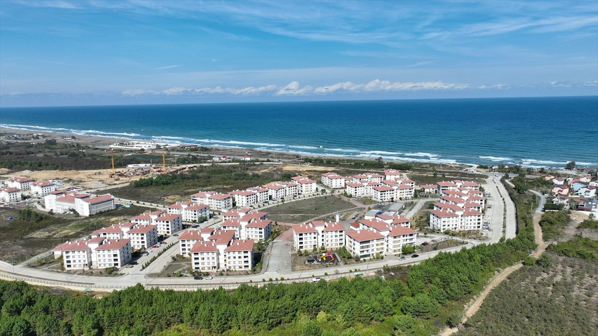 Çevre, Şehircilik ve İklim Değişikliği Bakanı Murat Kurum, Toplu Konut İdaresi Başkanlığının...