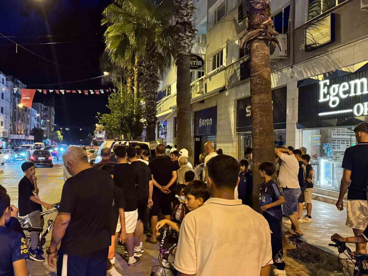 ÇEVREDE TOPLANAN ÇOK SAYIDA VATANDAŞIN YAŞANANLARI ADETA FİLM İZLER GİBİ İZLEMESİ İSE DİKKAT...