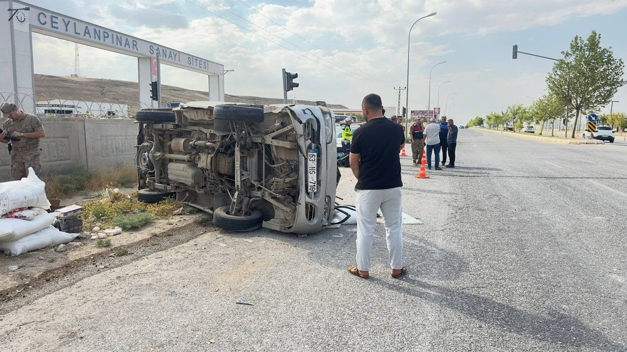 CEYLANPINAR İLÇESİNDE KAMYONETİN DEVRİLMESİ SONUCU 2 KİŞİ YARALANDI.