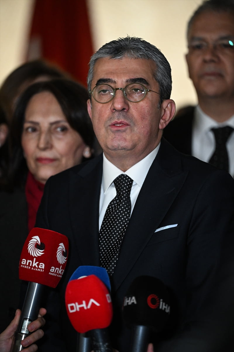 CHP, bazı meslek mensuplarına harç ödemesi yükümlülüğü getiren 7566 sayılı Vergi Kanunları ile...