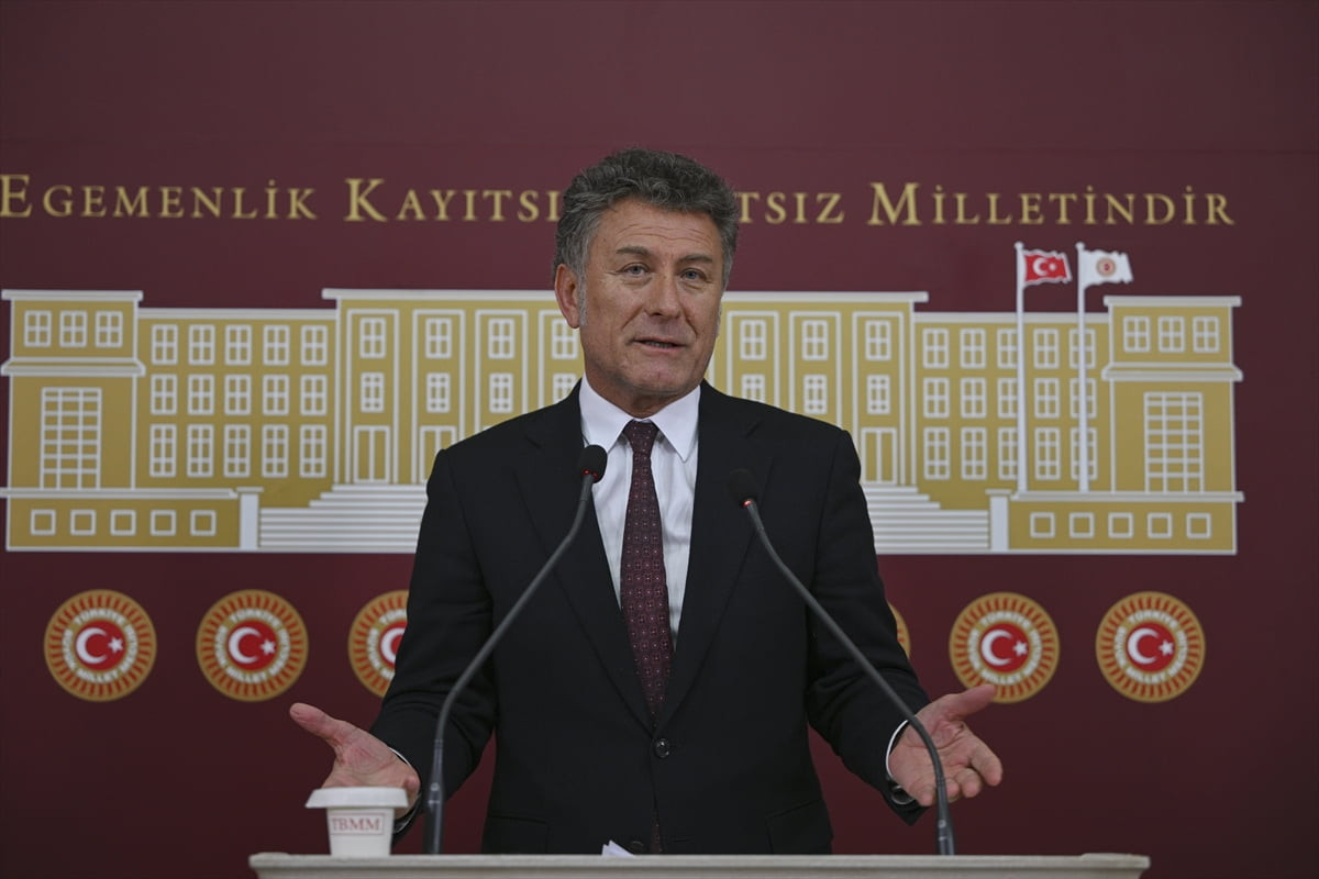 CHP Bursa Milletvekili Orhan Sarıbal, TBMM'de basın toplantısı düzenledi. 