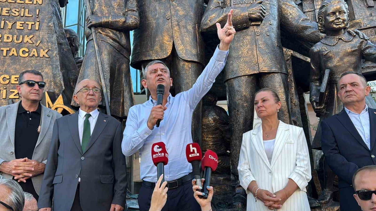 CHP ESKİ GENEL BAŞKANI ÖZGÜR ÖZEL, DİNİ DEĞERLERİ ALENEN AŞAĞILADIĞI VE CUMHURBAŞKANI'NA HAKARET...