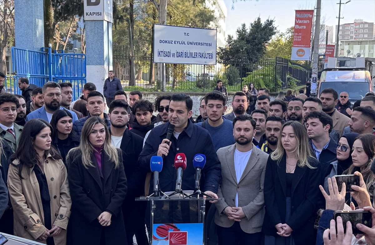 CHP Gençlik Kolları Genel Başkanı Cem Aydın (ortada), partisinin Buca İlçe Başkanlığı tarafından...