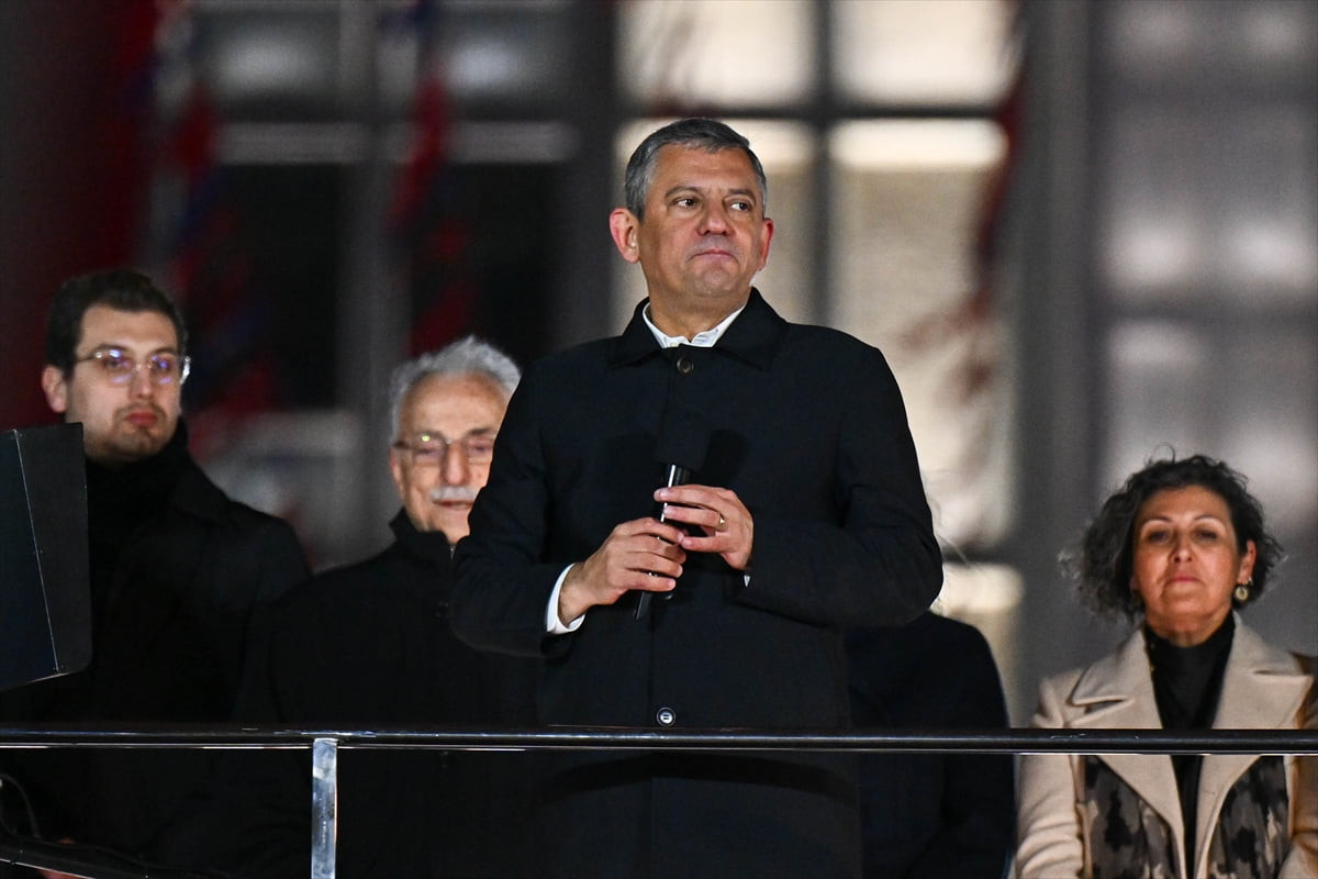 CHP Genel Başkan Özgür Özel, İstanbul Büyükşehir Belediyesine (İBB) yönelik yolsuzluk ve terör...