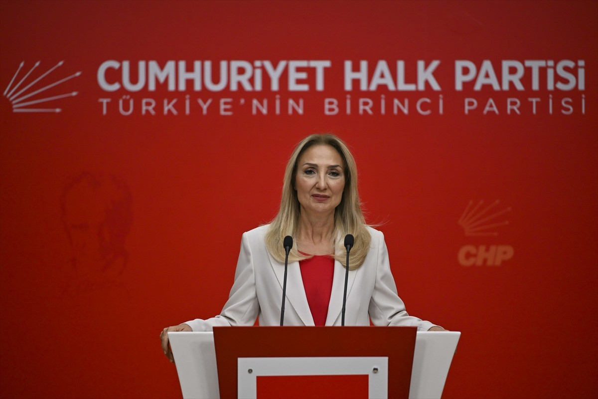 CHP Genel Başkan Yardımcısı Aylin Nazlıaka, 20 Kasım Dünya Çocuk Hakları Günü dolayısıyla parti...